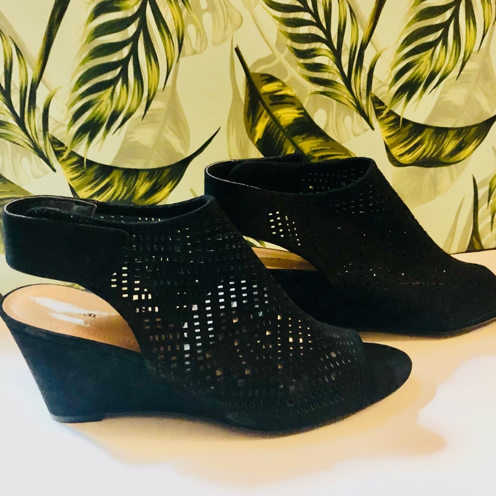 Black stylish wedge shoes